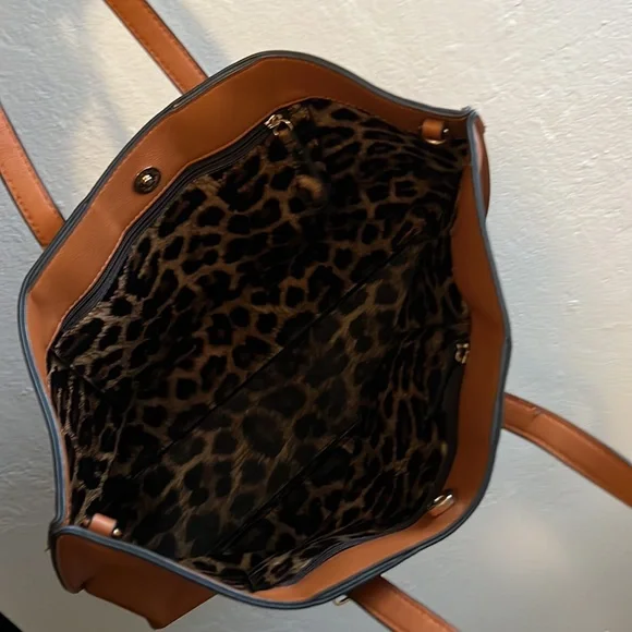 Nichole Lee by Variedades Cristina Large Nikky Shoulder Bag - Picture 11 of 11